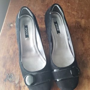 Ecco suede black pumps
